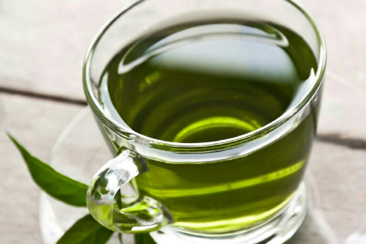 Bere tè verde ogni giorno: cosa succede a cuore, cervello e intestino secondo gli esperti