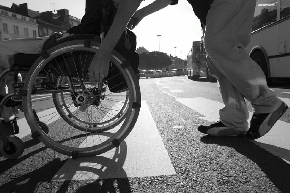 Caregiver familiari, arriva il bonus fino a 1.200 euro a trimestre: cosa cambia con la nuova Legge 104