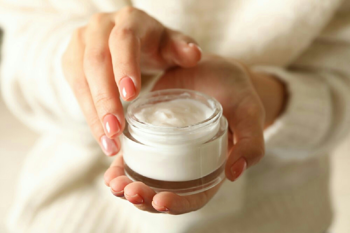 Le creme che applichi ogni giorno hanno davvero un effetto sulla pelle? La risposta che non ti aspetti