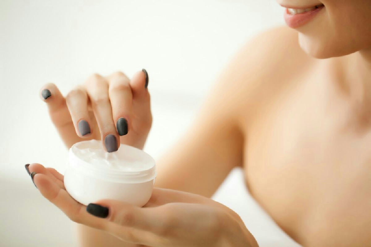 Le creme che applichi ogni giorno hanno davvero un effetto sulla pelle? La risposta che non ti aspetti