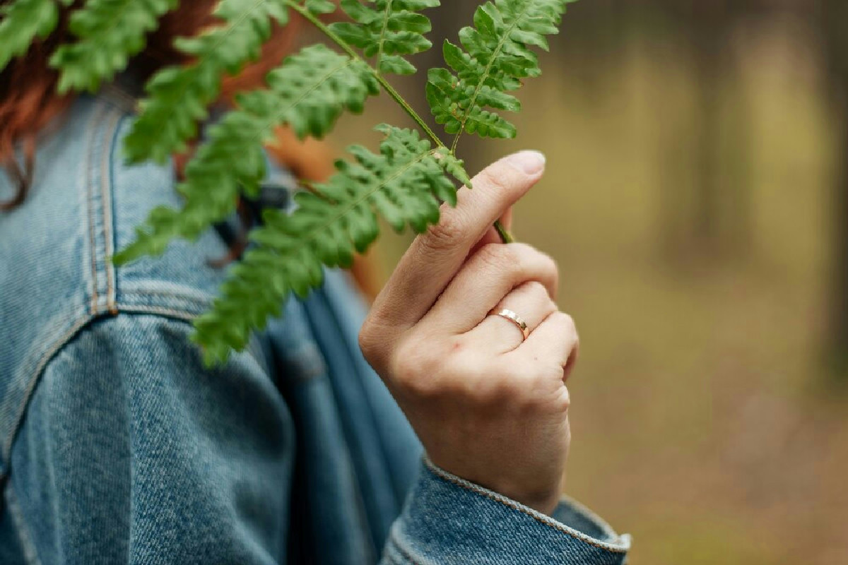Gli italiani riscoprono boschi, laghi e sentieri: ecco perché il ritorno alla natura fa rinascere