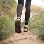 Camminare ogni giorno: come questa semplice abitudine trasforma il metabolismo e l’energia del corpo umano