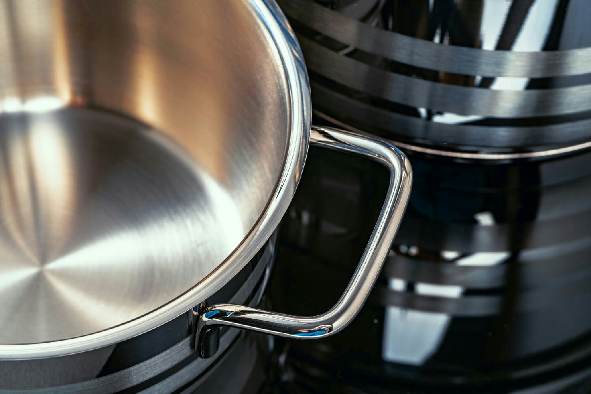 Eliminare le impronte dall’acciaio inox: il metodo efficace per una superficie liscia e impeccabile