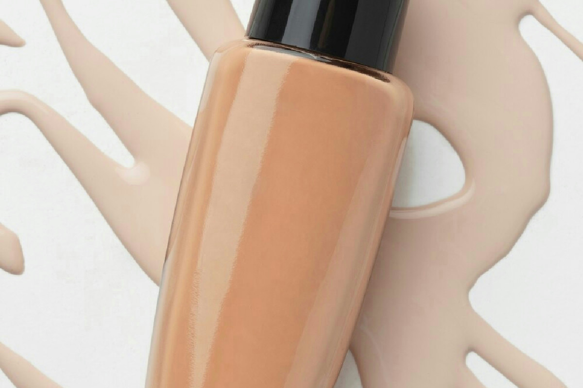 Ho eliminato ogni traccia di fondotinta dalla camicia, ottenendo un candore incredibile e inaspettato