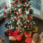 L’albero di Natale 2025 cambia volto: colori e stili unici per una decorazione mai vista prima