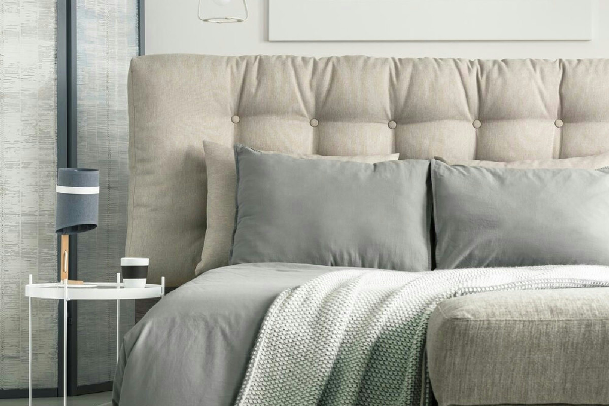 Letto a parete con divano integrato: idee funzionali per arredare spazi piccoli in modo sicuro