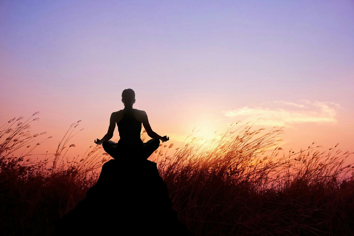 Mamme in dolce attesa e papà stressati: meditazione e respiro diventano alleati quotidiani