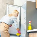 Perché trascuriamo il frigorifero e i trucchi facili per mantenerlo sempre pulito e splendente