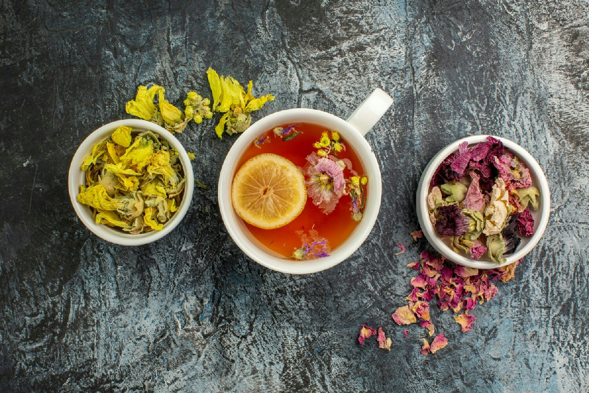 Le tisane giuste ti aiutano a dormire: 5 infusi preziosi contro stress, ansia e notti agitate