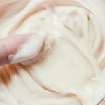 Trattamento intensivo per il décolleté: elimina macchie e rughe da tech neck con metodo esclusivo