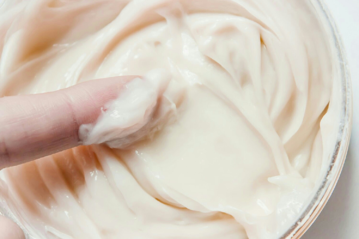 Trattamento intensivo per il décolleté: elimina macchie e rughe da tech neck con metodo esclusivo